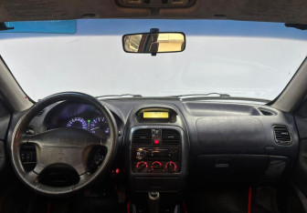 Подержанный автомобиль Mitsubishi Carisma Sedan 1999 года (12 фото)