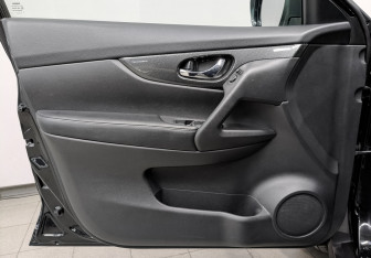 Подержанный автомобиль Nissan X-Trail 2018 года (18 фото)
