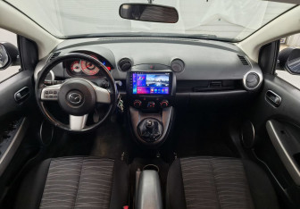 Подержанный автомобиль Mazda 2 Hatchback 2008 года (13 фото)