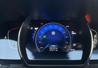 Подержанный автомобиль Renault Scenic 2018 года (15 фото)