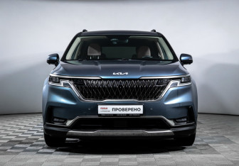 Подержанный автомобиль Kia Carnival 2021 года (2 фото)