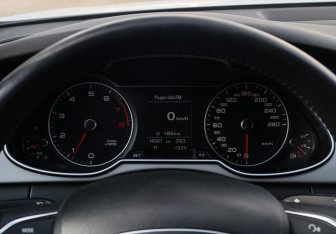 Подержанный автомобиль Audi A4 Wagon 2013 года (21 фото)