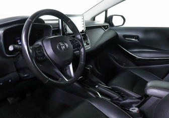 Подержанный автомобиль Toyota Corolla Sedan 2019 года (9 фото)