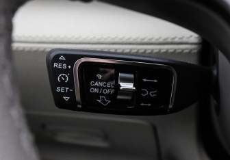 Подержанный автомобиль Hongqi H9 2022 года (15 фото)