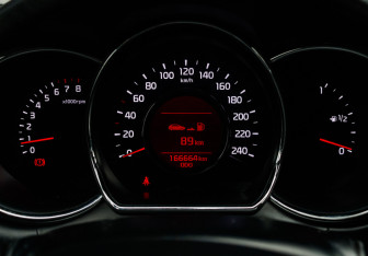 Подержанный автомобиль Kia Ceed Hatchback 2013 года (14 фото)