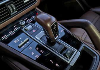 Подержанный автомобиль Porsche Cayenne 2018 года (21 фото)