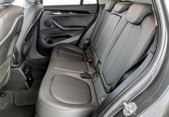 Подержанный автомобиль BMW X1 2017 года (12 фото)