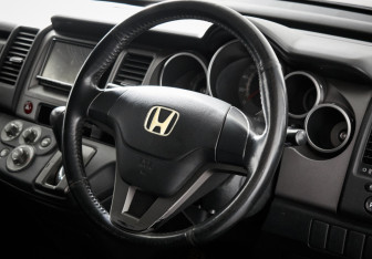 Подержанный автомобиль Honda Crossroad 2008 года (12 фото)