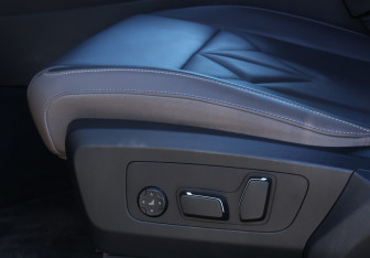 Подержанный автомобиль BMW X3 2025 года (26 фото)