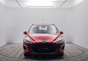 Подержанный автомобиль Peugeot 308 Hatchback 2011 года (2 фото)