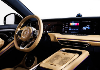 Подержанный автомобиль Voyah Free 2024 года (9 фото)