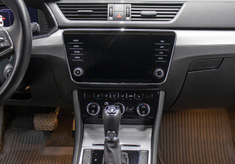 Подержанный автомобиль Skoda Superb Liftback 2021 года (15 фото)