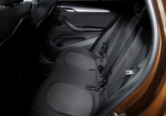 Подержанный автомобиль BMW X1 2015 года (10 фото)