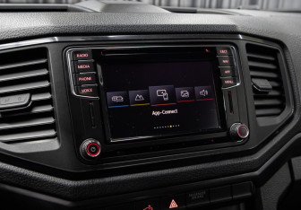 Подержанный автомобиль Volkswagen Amarok 2018 года (19 фото)