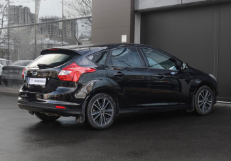 Подержанный автомобиль Ford Focus Hatchback 2012 года (5 фото)
