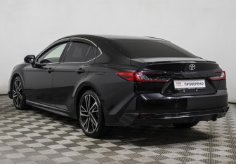 Подержанный автомобиль Toyota Camry Sedan 2024 года (7 фото)