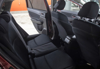 Подержанный автомобиль Subaru XV 2012 года (11 фото)