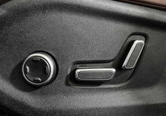 Подержанный автомобиль Geely Monjaro 2022 года (16 фото)