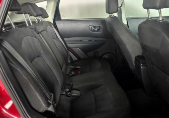 Подержанный автомобиль Nissan Qashqai 2012 года (17 фото)