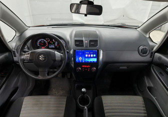 Подержанный автомобиль Suzuki SX4 Hatchback 2012 года (13 фото)