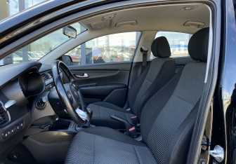 Подержанный автомобиль Kia Rio Sedan 2018 года (19 фото)