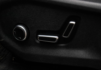 Подержанный автомобиль Geely Monjaro 2023 года (19 фото)