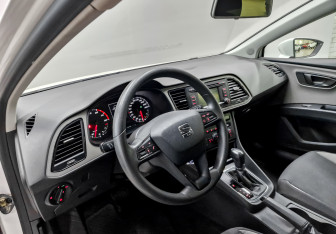 Подержанный автомобиль SEAT Leon Hatchback 2013 года (17 фото)