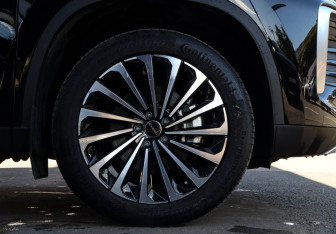 Подержанный автомобиль Exeed TXL 2023 года (22 фото)