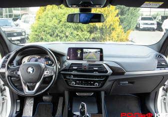Подержанный автомобиль BMW X3 2018 года (10 фото)