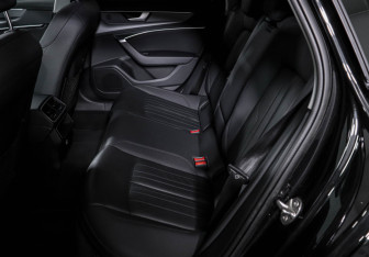Подержанный автомобиль Audi A6 Sedan 2020 года (10 фото)