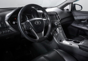 Подержанный автомобиль Toyota Venza 2013 года (14 фото)