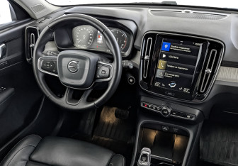 Подержанный автомобиль Volvo XC40 2020 года (30 фото)