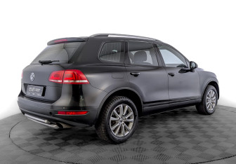 Подержанный автомобиль Volkswagen Touareg 2012 года (5 фото)