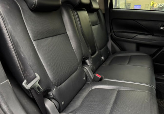 Подержанный автомобиль Mitsubishi Outlander 2018 года (11 фото)