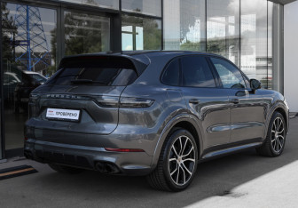 Подержанный автомобиль Porsche Cayenne 2018 года (4 фото)