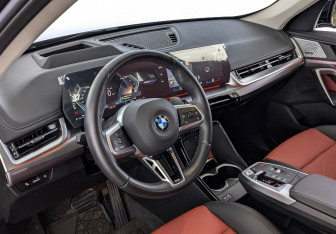 Подержанный автомобиль BMW X1 2024 года (15 фото)