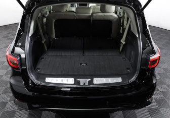 Подержанный автомобиль Infiniti QX60 2017 года (10 фото)