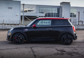 Подержанный автомобиль MINI Hatch 2018 года (11 фото)