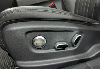 Подержанный автомобиль Hongqi H5 2024 года (29 фото)