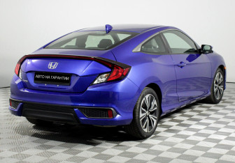 Подержанный автомобиль Honda Civic Coupe 2017 года (3 фото)