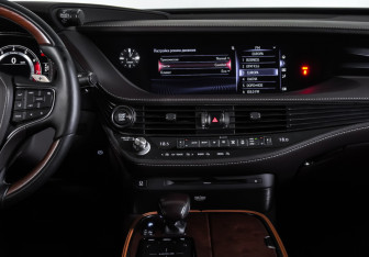 Подержанный автомобиль Lexus LS 2018 года (13 фото)
