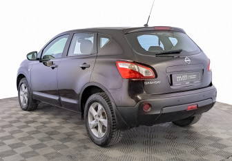 Подержанный автомобиль Nissan Qashqai 2012 года (7 фото)