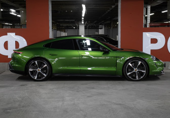 Подержанный автомобиль Porsche Taycan 2021 года (4 фото)