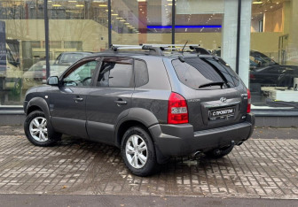 Подержанный автомобиль Hyundai Tucson 2008 года (6 фото)