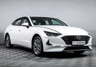 Подержанный автомобиль Hyundai Sonata 2021 года (3 фото)