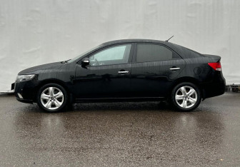 Подержанный автомобиль Kia Cerato Sedan 2009 года (8 фото)
