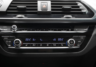 Подержанный автомобиль BMW X3 2019 года (21 фото)