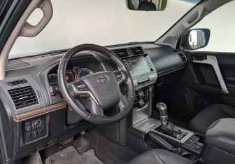 Подержанный автомобиль Toyota Land Cruiser Prado 2021 года (14 фото)