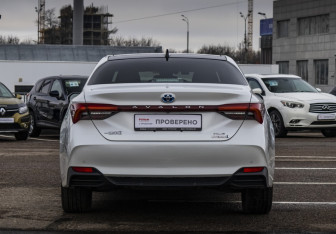 Подержанный автомобиль Toyota Avalon 2022 года (6 фото)