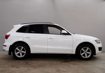 Подержанный автомобиль Audi Q5 2011 года (8 фото)